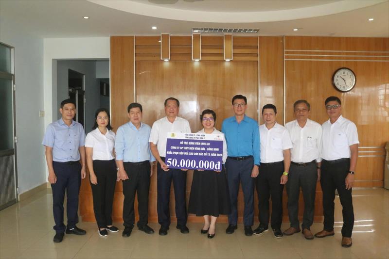 Tổng Công ty, Công đoàn Tổng Công ty Phát điện 3 thăm hỏi, hỗ trợ khắc phục hậu quả cơn bão số 13.